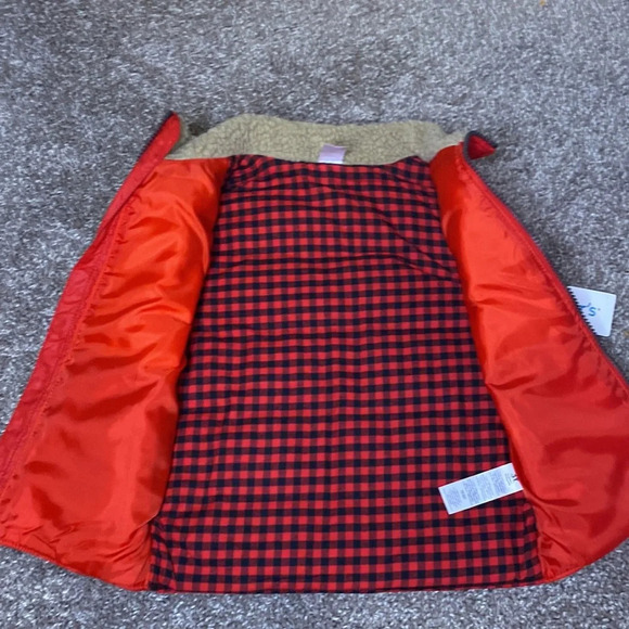 Carters Red puffer vest - Picture 3 of 5